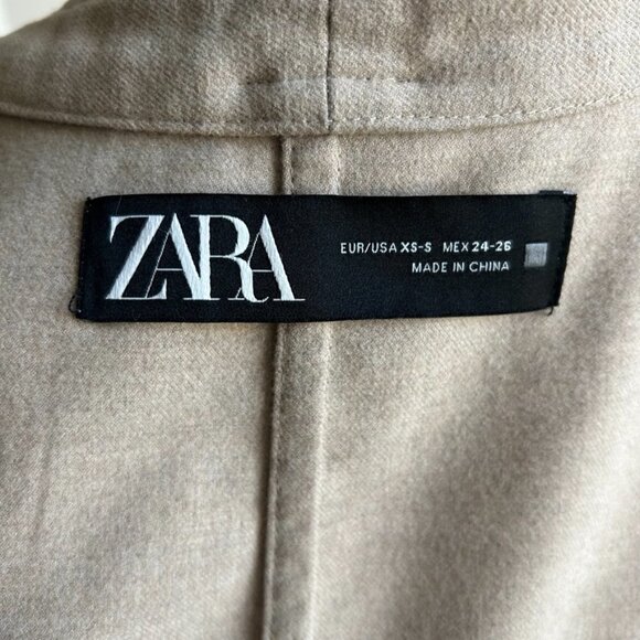 ZARA Lightweight Tan Fall Cape with Button Closure and Built In Scarf US XS - Picture 4 of 5